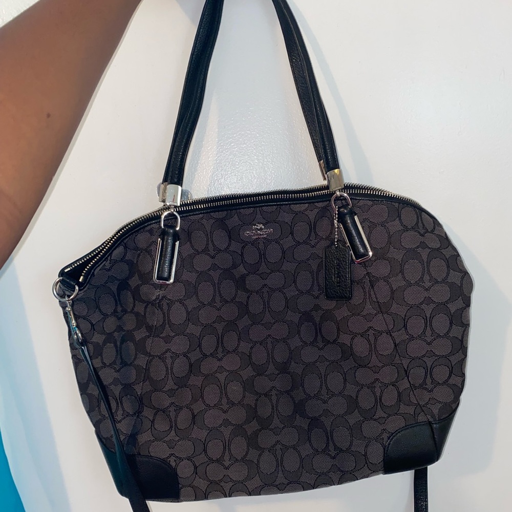 100% Authentic Coach Tote bag.